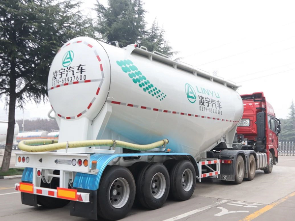 “小白罐”喜迎新搭檔，六大優(yōu)勢(shì)帶你揭秘專用牽引車